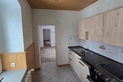 großzügige EG-Wohnung mit Einbauküche zu vermieten 4 zimmer