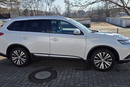 Mitsubishi Outlander 76.000 km 21.990 &euro; Halle 06124