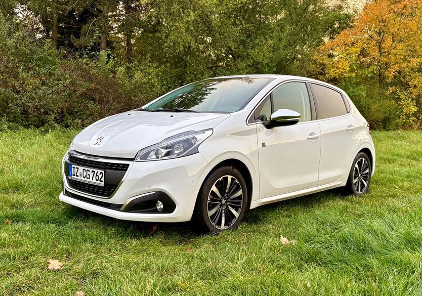 Peugeot 208 65.000 km 11.990 € Kabelsketal 06184