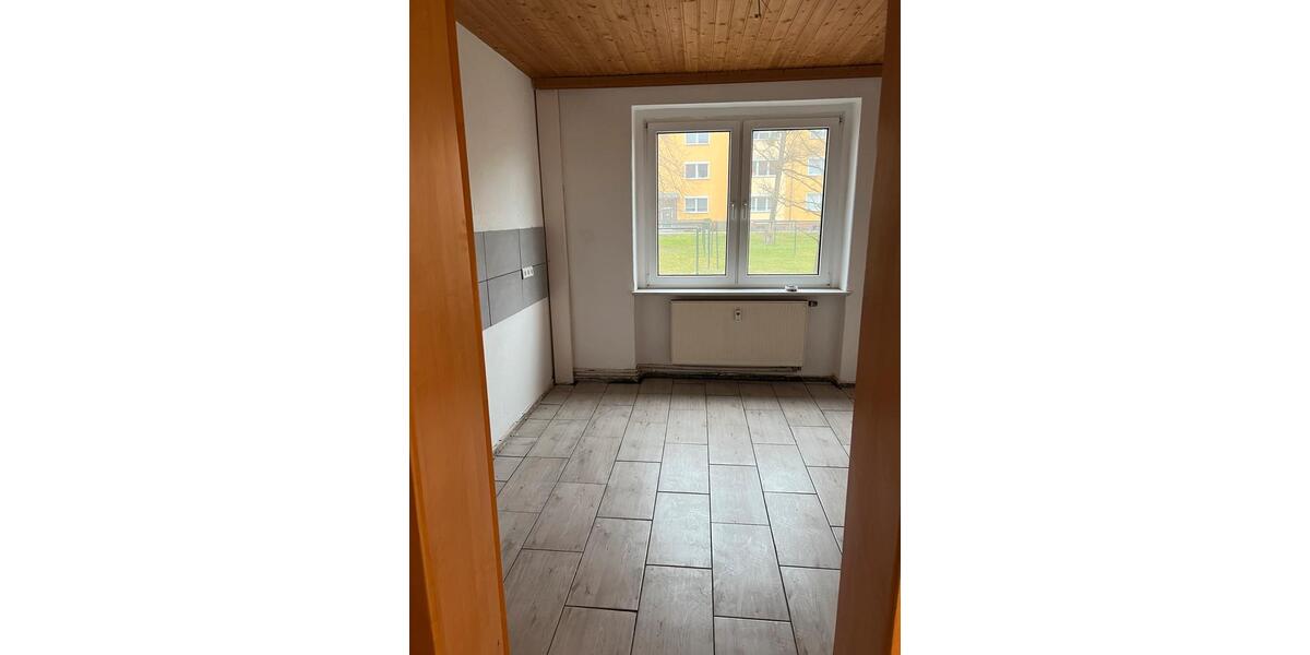 Erdgeschoßwohnung Bitterfeld-Wolfen Wolfen - 3 Zimmer, 82 m&sup2;, 130.000&euro; | Angebot:27204381