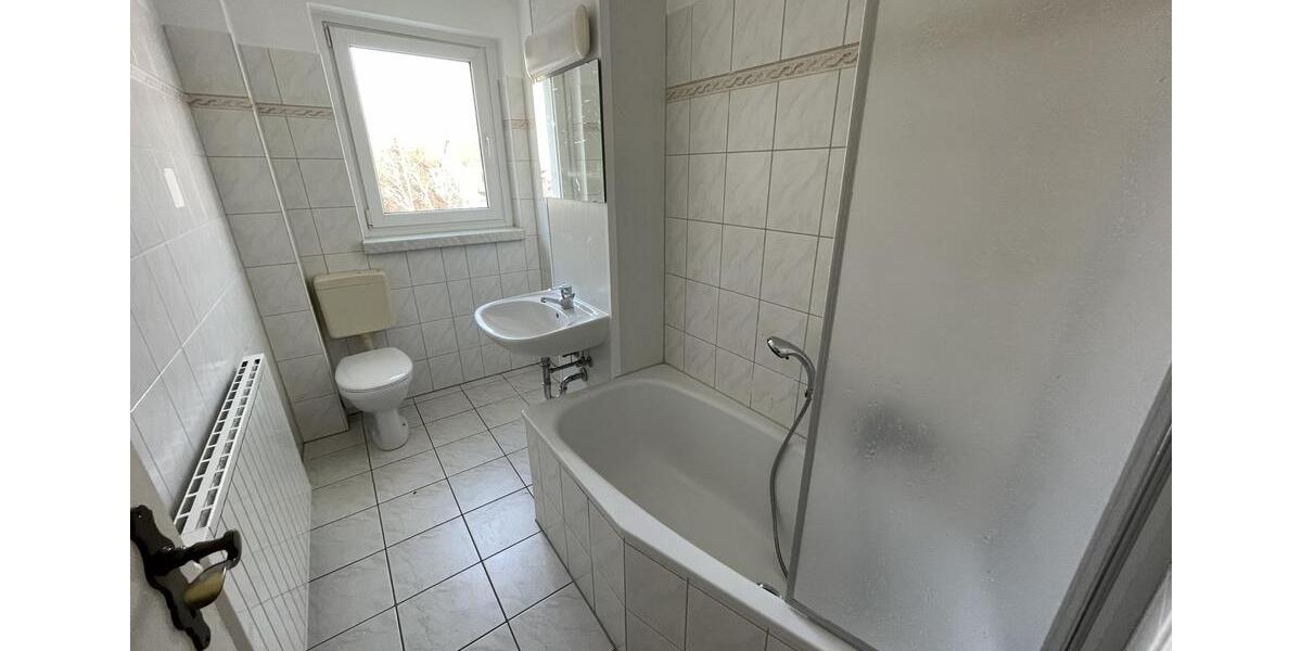 Dachgeschoßwohnung Merseburg - 2 Zimmer, 49 m&sup2;, 380&euro; | Angebot:25589742