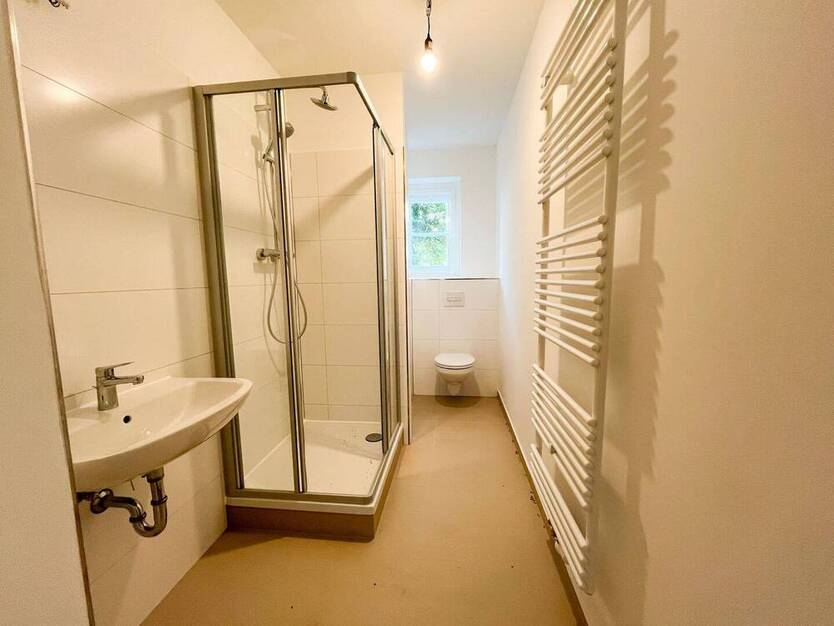 Neu sanierte 3-Raum-Wohnung mit Balkon in ruhiger Seitenstraße