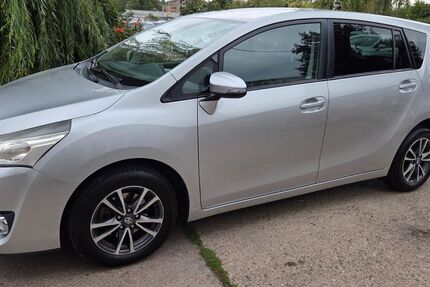 Toyota Verso 119.500 km 9.100 &euro; Halle/S. 06132