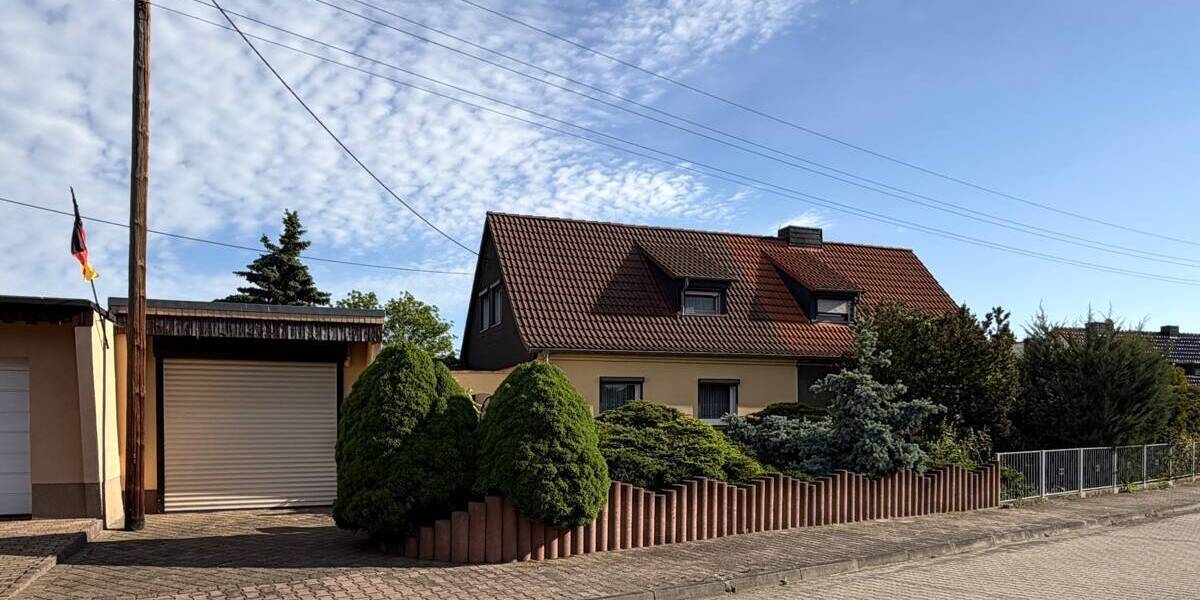 Doppelhaushälfte Bitterfeld-Wolfen Greppin - 4 Zimmer, 107 m&sup2;, 125.000&euro; | Angebot:26751001