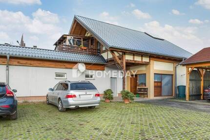 Komfortabel und ruhig: Einfamilienhaus mit Wintergarten, 4 Garagen, großem Carport und Stellplatz