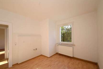 Wohnung Halle (Saale) Ammendorf/Beesen - 1 Zimmer, 37 m&sup2;, 266&euro; | Angebot:27318354