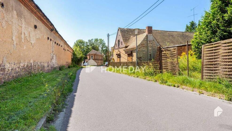 Gepflegte Doppelhaushälfte mit Innenhof, Nebengebäude und kleinem Gartenbereich