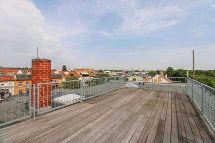 Penthouse am Clara-Zetkin-Park mit Dachterrasse, Stellplatz und Lift, befristete Vermietung