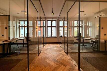 Büro in Halle 833 € 196 m²