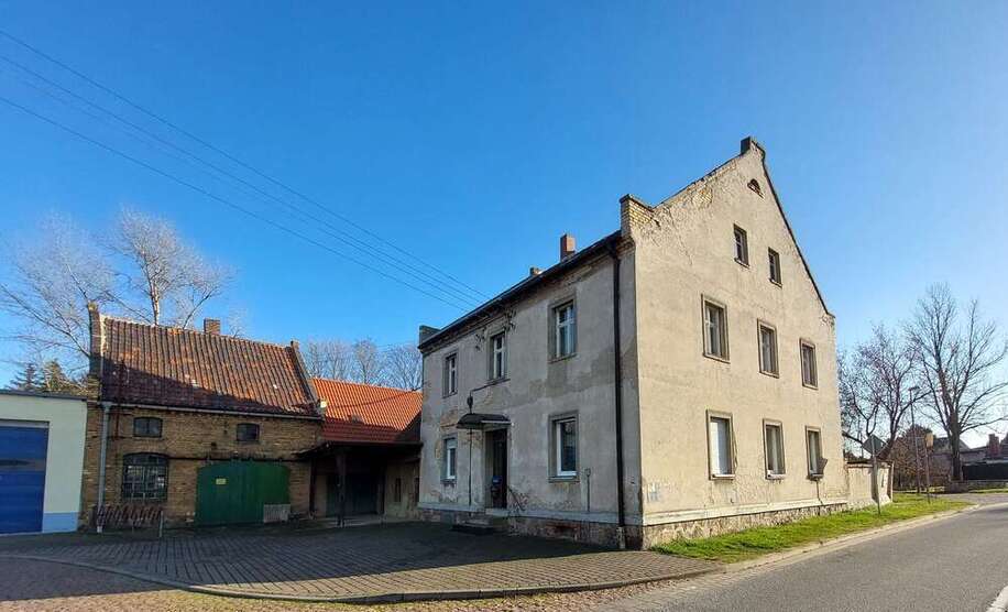 Haus zum Kaufen in Landsberg OT Zwebendorf 99.000 € 180 m²