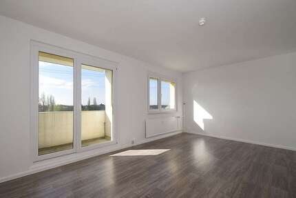 Wohnung zum Mieten in Halle (Saale) 551,33 € 101.91 m²