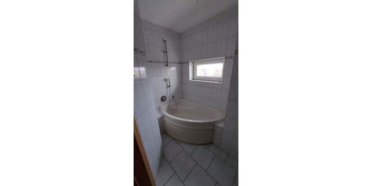 Zimmer Halle (Saale) Damaschkestraße - 3 Zimmer, 94 m&sup2;, 685&euro; | Angebot:26105672