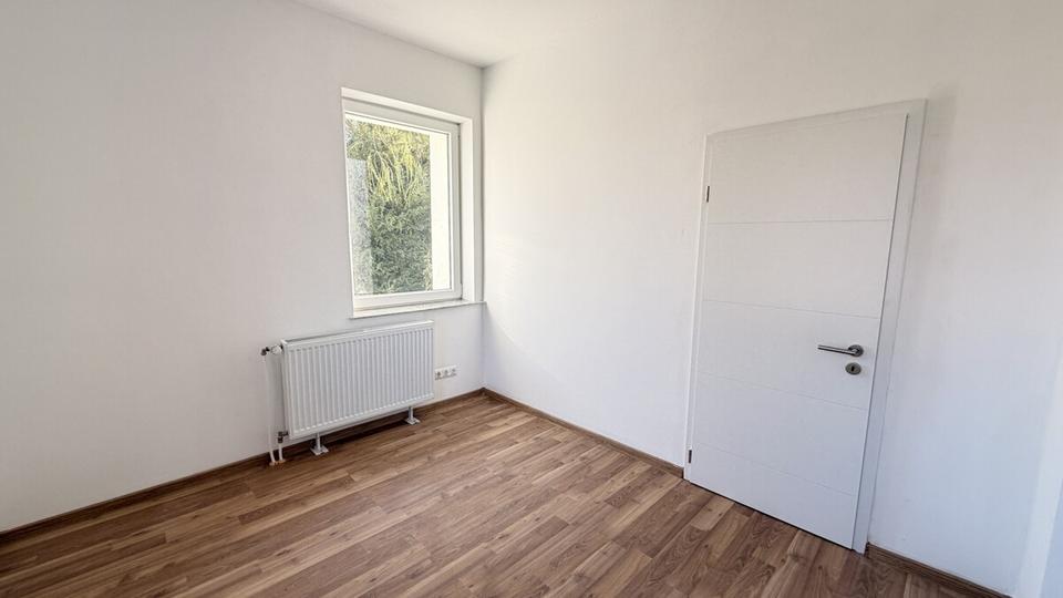 Erdgeschoßwohnung Leuna - 4 Zimmer, 82 m&sup2;, 800&euro; | Angebot:26367179