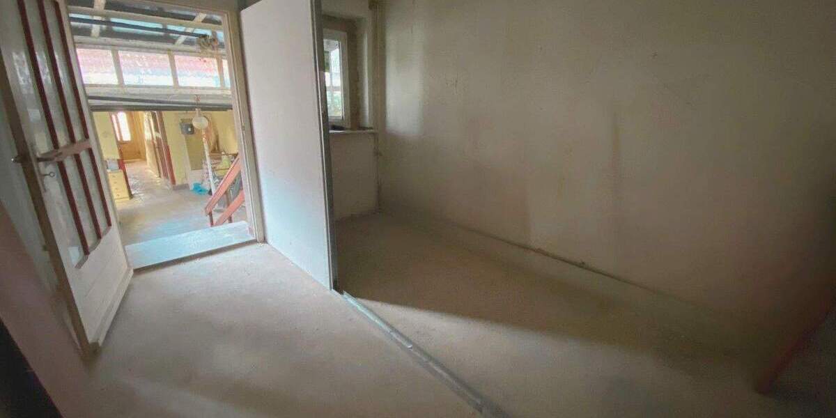 Reihenmittelhaus Zörbig - 7 Zimmer, 130 m&sup2;, 59.000&euro; | Angebot:25718921