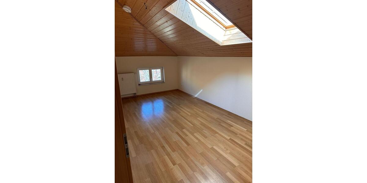 Dachgeschoßwohnung Halle (Saale) Damaschkestraße - 2 Zimmer, 38 m&sup2;, 425&euro; | Angebot:25796823