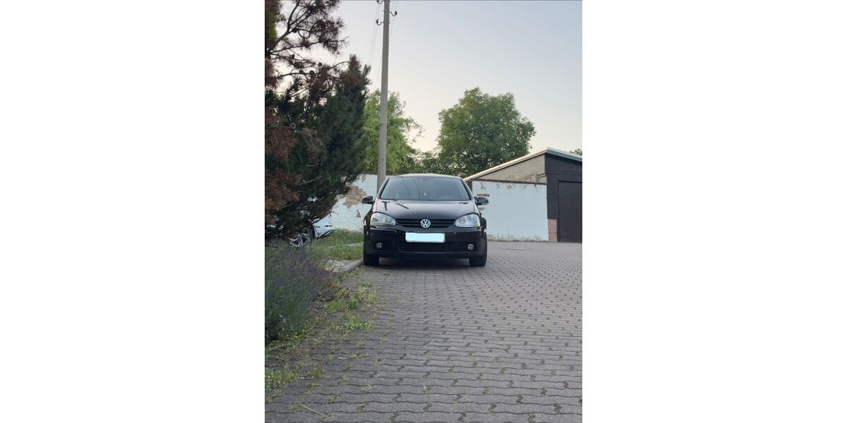 VW Golf 104.247 km 5.499 &euro; Köthen 06366