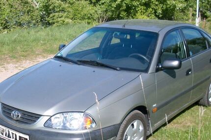Toyota Avensis 189.000 km 2.499 &euro; Halle (Saale) 06120