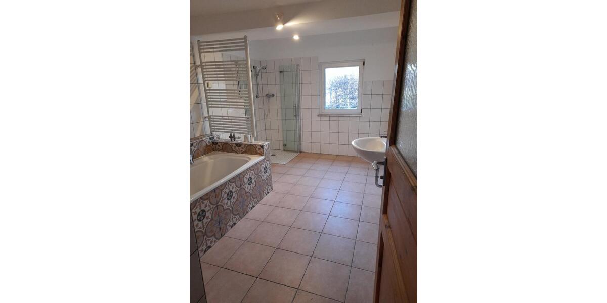 Einfamilienhaus Leuna - 6 Zimmer, 160 m&sup2;, 1.040&euro; | Angebot:24682530