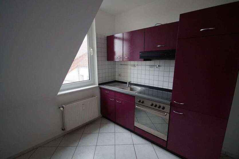 geeignet für 2er-WG - 2,5-Zi-DG-Whg - Laminat, Badewanne