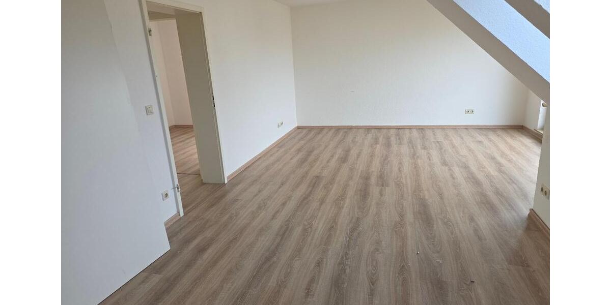 Dachgeschoßwohnung Merseburg - 2 Zimmer, 64 m&sup2;, 444&euro; | Angebot:25721885