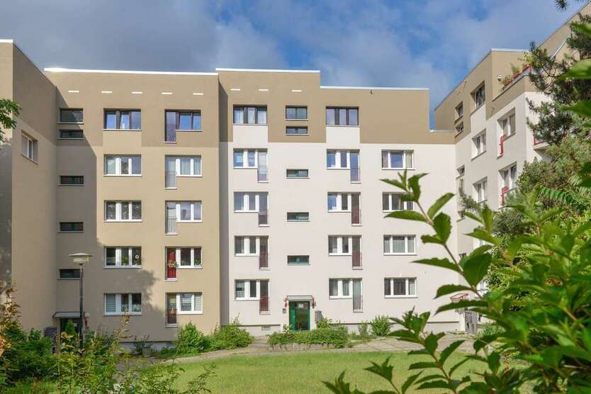 Wohnung zum Mieten in Halle 299 € 31.42 m²