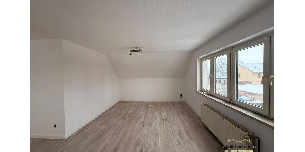 Dachgeschoßwohnung Südliches Anhalt - 3 Zimmer, 56 m&sup2;, 406&euro; | Angebot:24690924