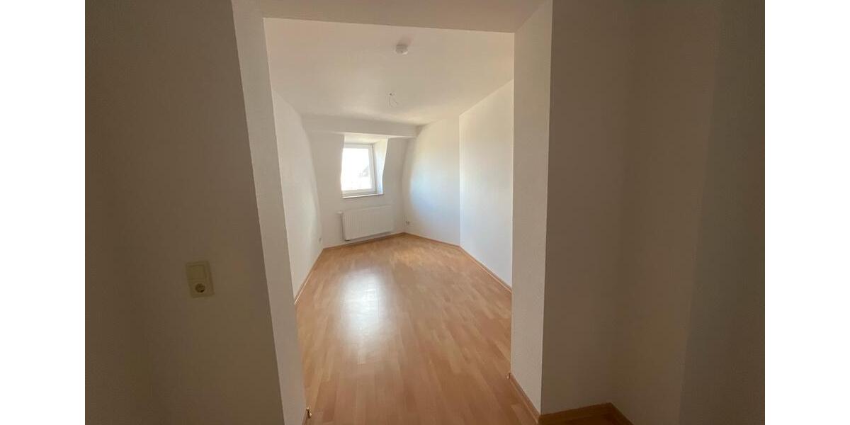 Dachgeschoßwohnung Halle (Saale) Damaschkestraße - 3 Zimmer, 91 m&sup2;, 728&euro; | Angebot:25947778