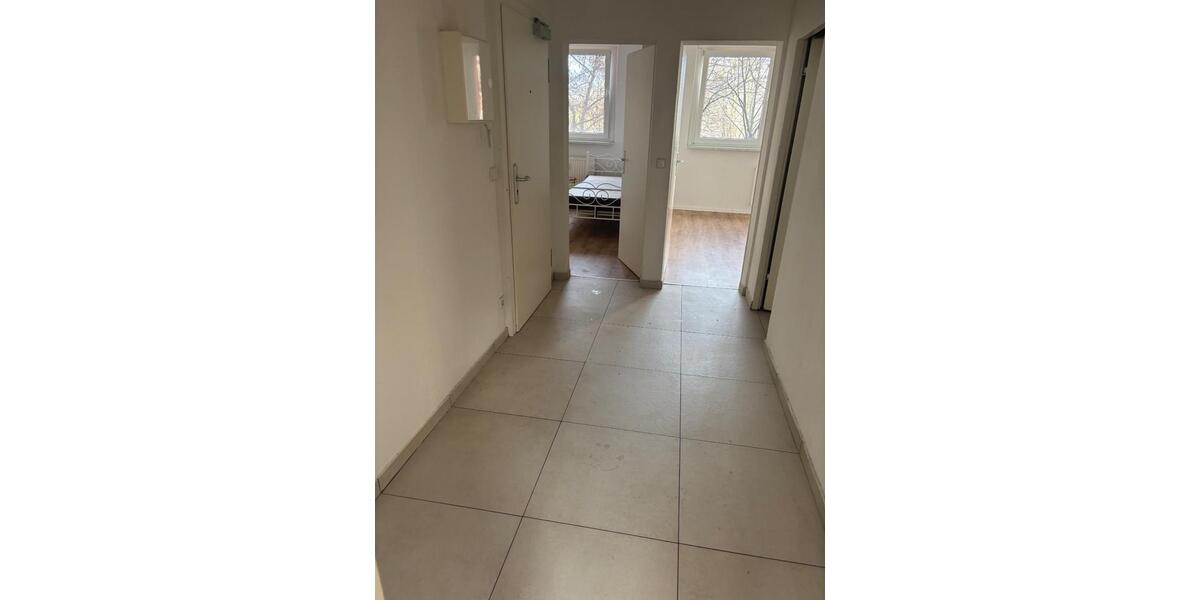 Etagenwohnung Halle (Saale) Halle-Neustadt - 3 Zimmer, 56 m&sup2;, 420&euro; | Angebot:25943676