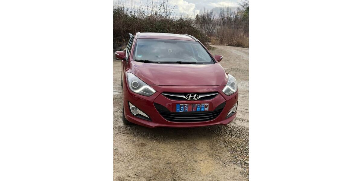 Hyundai i40 238.000 km 5.200 &euro; Halle Saale 06110