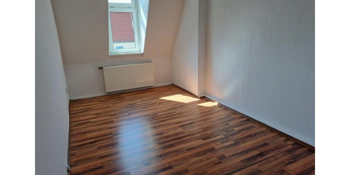 Dachgeschoßwohnung Halle (Saale) Damaschkestraße - 3 Zimmer, 74 m&sup2;, 550&euro; | Angebot:26122901