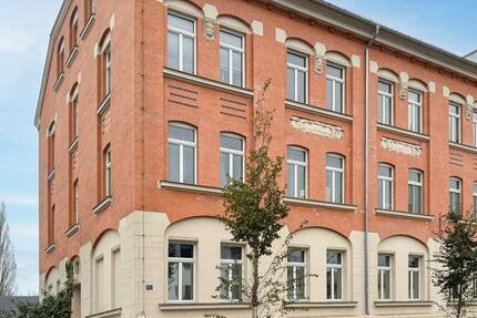 FAMILIENTRAUM AM STADTRAND Komfortable 4-Raum-Wohnung mit Tageslichtbad, Balkon & 2 Stellplätzen