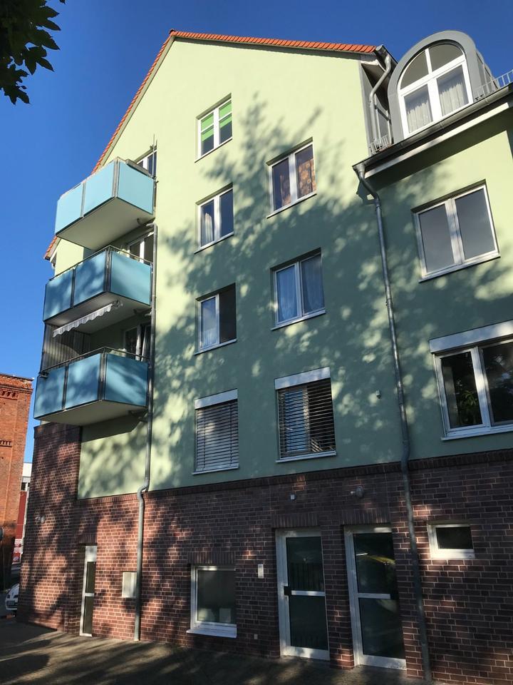 2RW mit Balkon, Garage im Haus