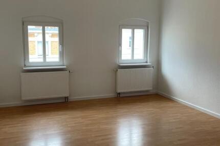 Große 4-Zimmer Wohnung in zentraler Lage mit Balkon 4 zimmer