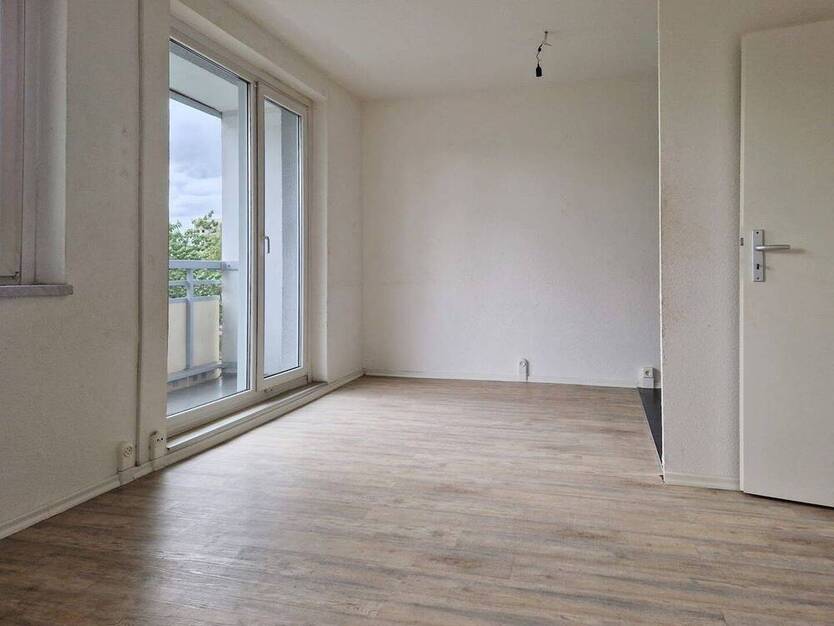 Helle Wohnung mit Balkon und offener Küche - bald bezugsfertig!