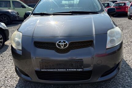 Toyota Auris 184.000 km 2.499 &euro; Halle 06132