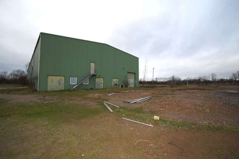 ++Gewerbehof mit Lagerhalle und Bürohaus an der B186++ zimmer