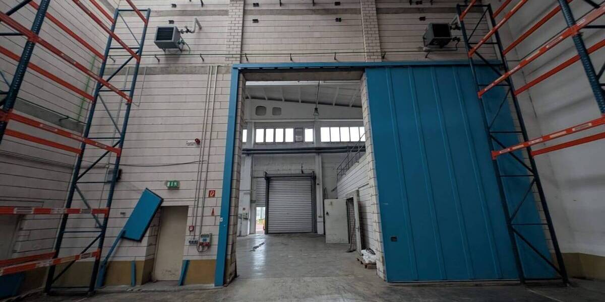 Zwei helle Hallenflächen zur Miete im Chemie Park Leuna zimmer