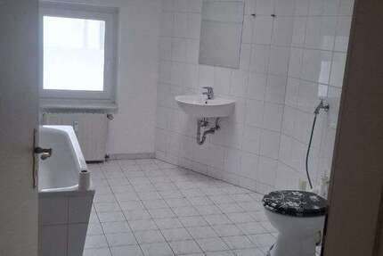 Wohnung Halle Am Wasserturm/Thaerviertel - 2 Zimmer, 75 m&sup2;, 500&euro; | Angebot:26876822