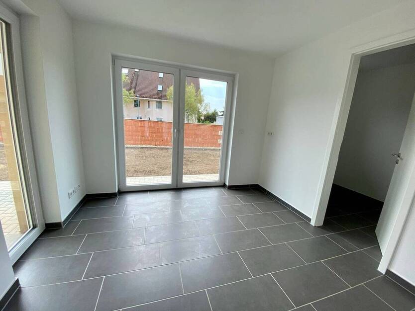 Einziehen und Wohlfühlen! Haushälfte mit Fußbodenheizung, Garage und Garten zu verkaufen! 4 zimmer