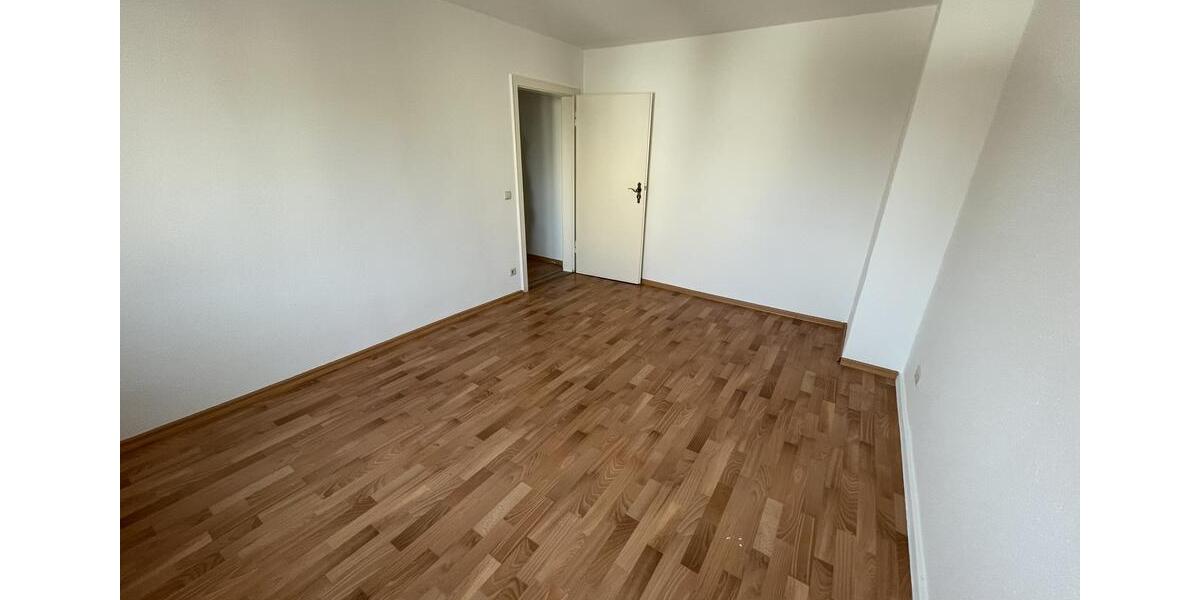 Dachgeschoßwohnung Merseburg - 2 Zimmer, 49 m&sup2;, 380&euro; | Angebot:25589742