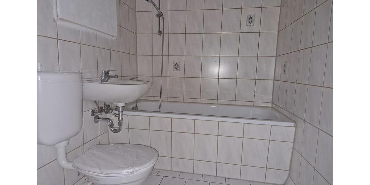 Etagenwohnung Eisleben (Lutherstadt) - 3 Zimmer, 57 m&sup2;, 300&euro; | Angebot:26235245