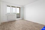 Komplett renovierte 3-Raum-Wohnung mit Balkon – Bezugsfertig in ruhiger Lage mit Blick ins Grüne VO 6697