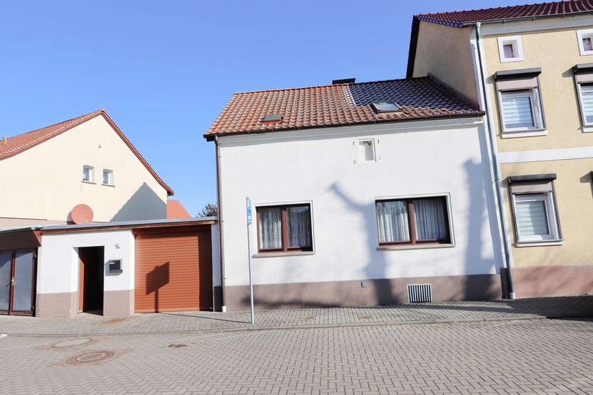 Haus mit viel Stauraum und kleinem Garten - Garage - Carport 5 zimmer