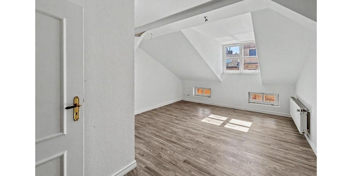 Dachgeschoßwohnung Halle (Saale) Am Wasserturm/Thaerviertel - 4 Zimmer, 103 m&sup2;, 285.000&euro; | Angebot:27096875