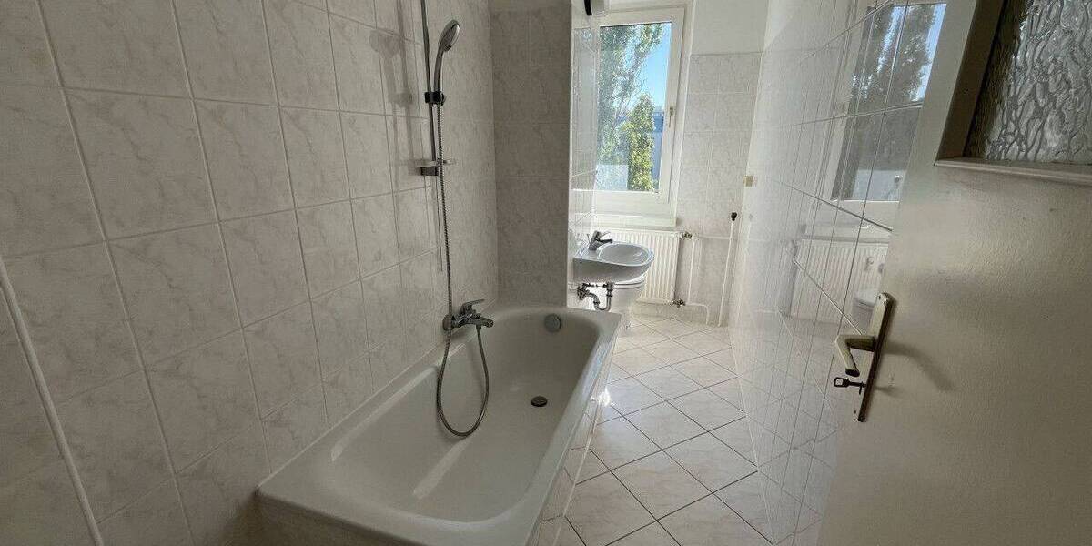 Etagenwohnung Halle (Saale) Westliche Neustadt - 2 Zimmer, 48 m&sup2;, 300&euro; | Angebot:26930332