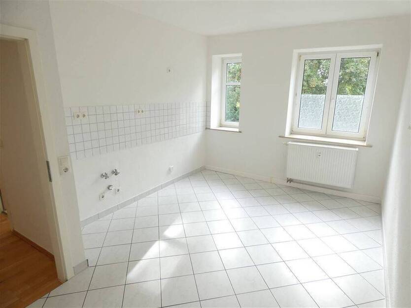 Schöne 2-Zi.-Wohnung mit Balkon, Bad mit Fenster im Grünen
