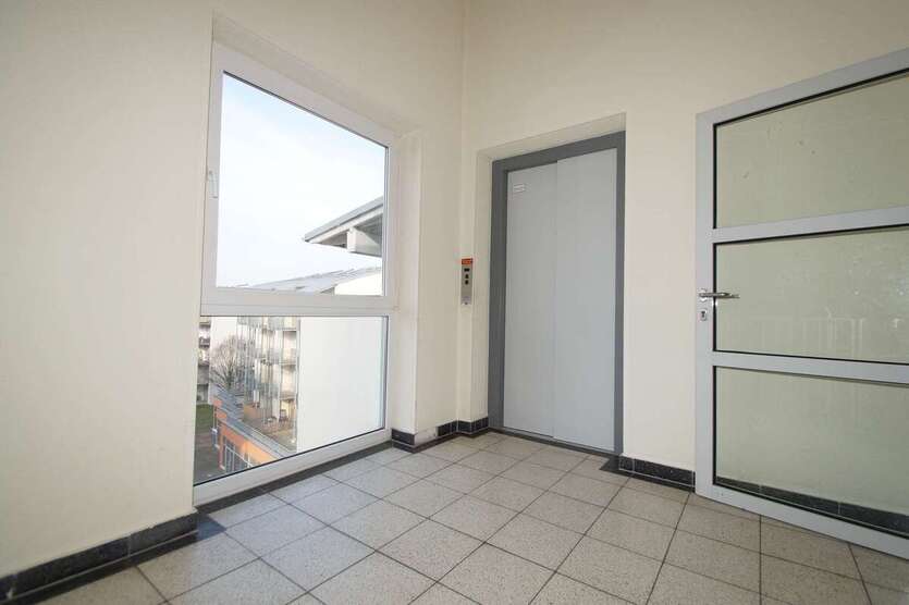 Individuell gestaltbare Bürofläche am Flughafen: Mit Balkon und viel Tageslicht zimmer