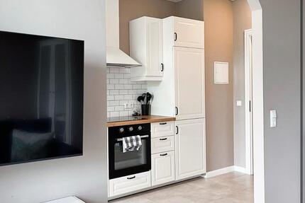 Bezugsfreie 2-Zimmer-Wohnung mit Balkon & Gäste WC - möbliert