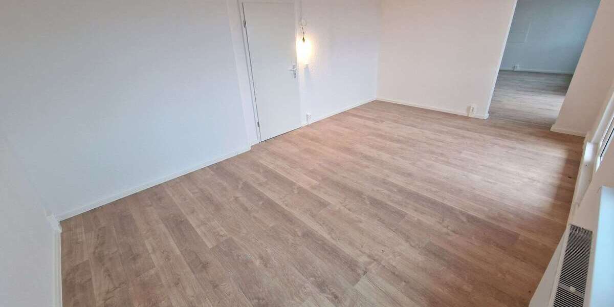 Etagenwohnung Halle Halle-Neustadt - 6 Zimmer, 118 m&sup2;, 950&euro; | Angebot:26188052