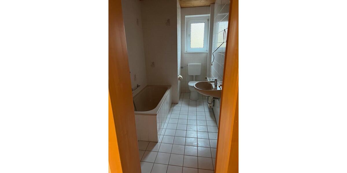 Erdgeschoßwohnung Bitterfeld-Wolfen Wolfen - 3 Zimmer, 82 m&sup2;, 130.000&euro; | Angebot:27204381